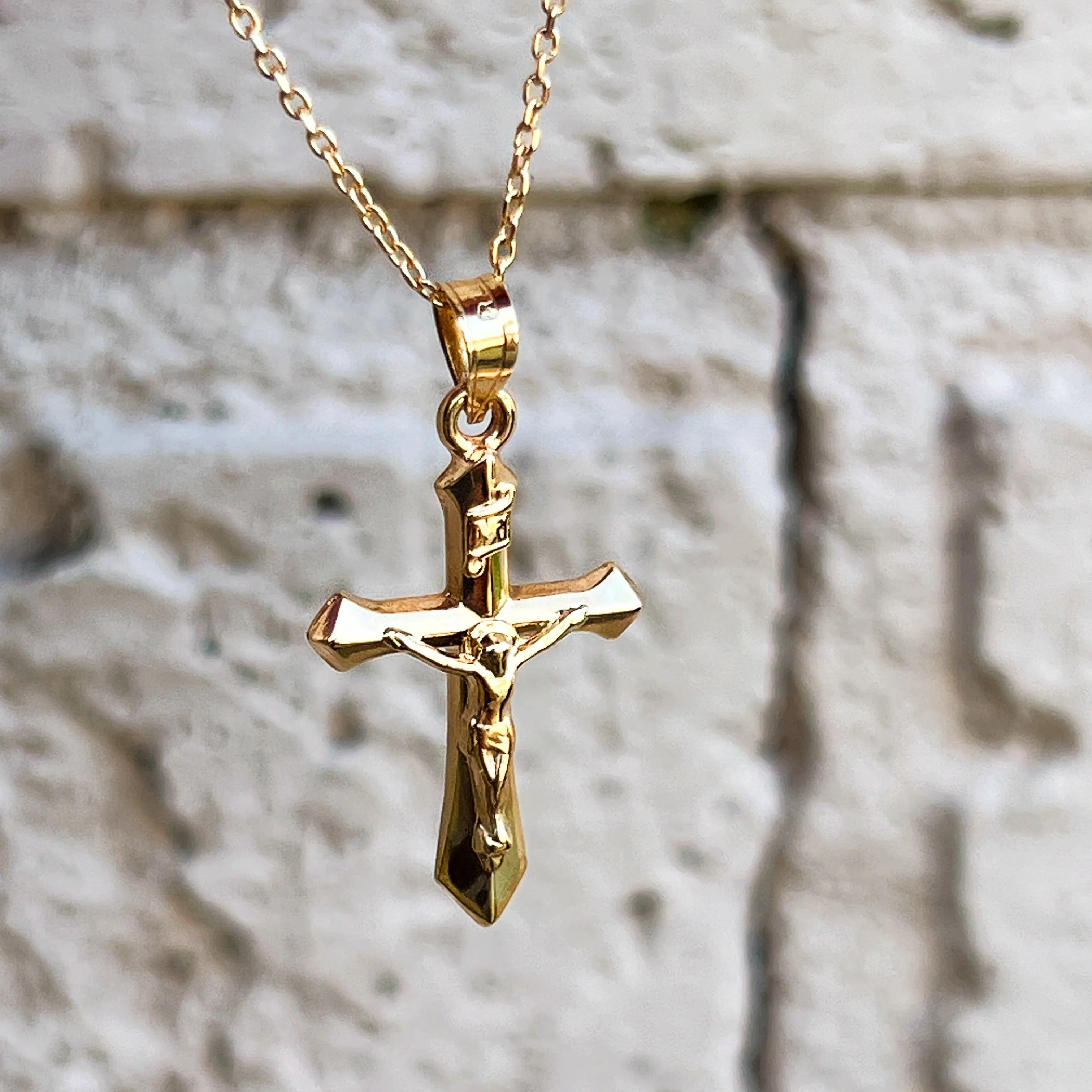 14K YELLOW GOLD ANGLED INRI CRUCIFIX PENDANT