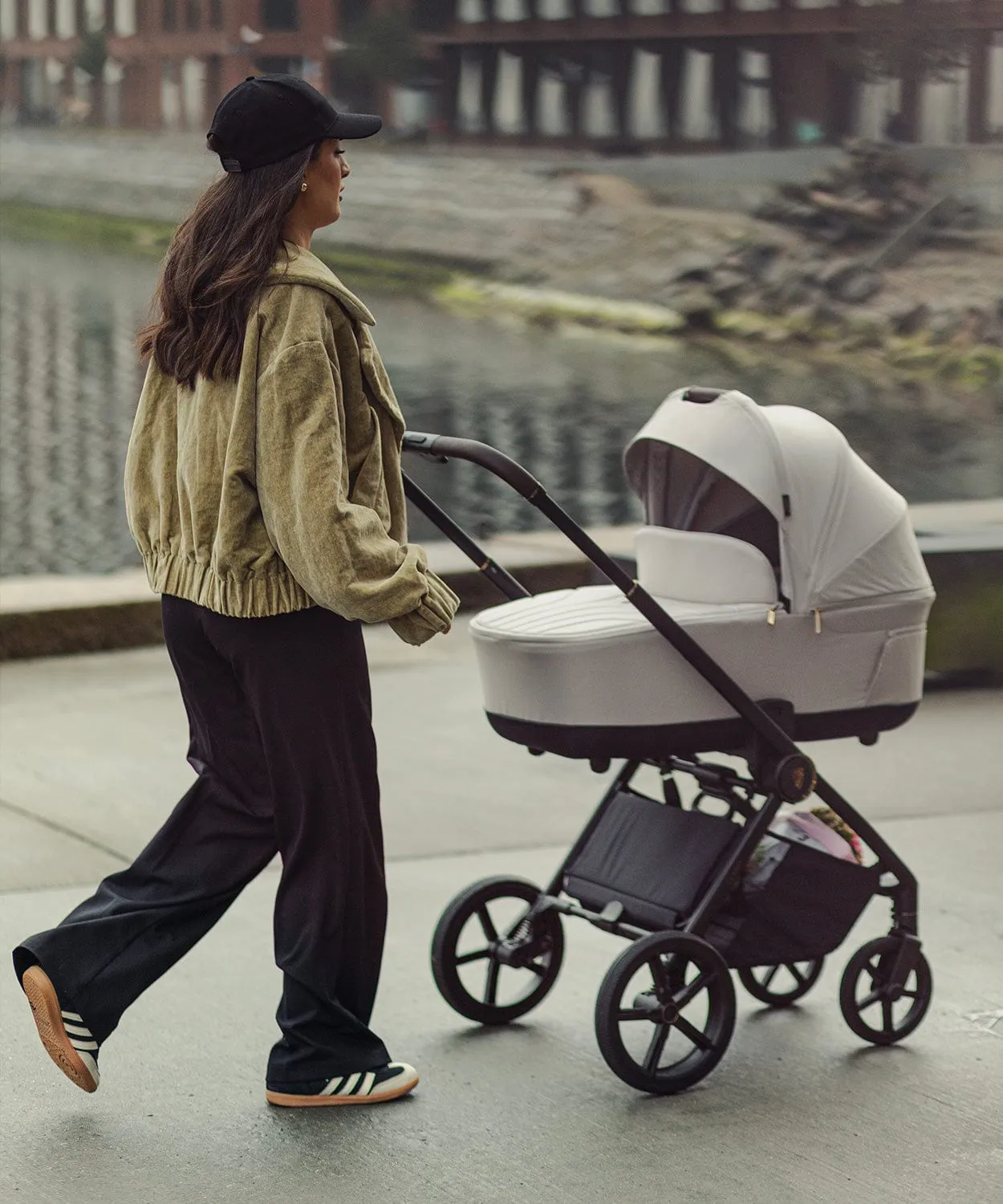 Venicci Claro 4in1 (Cabriofix i-Size) Travel System - Vanilla